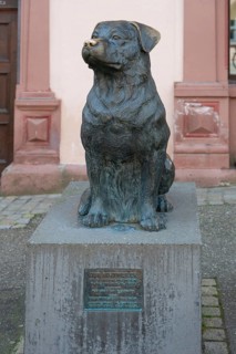 Bronze figure of a dog of the Rottweiler breed, artwork by Ottmar Hörl, m2007 inaugurated 2007,