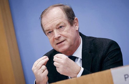 Michael Hallek, Chairman of the German Advisory Council on Health and Care, speaking at a federal