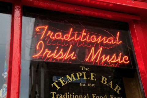 Neon sign for Traditional Irish Music in window of the Temple Bar pub, Dublin city centre, Ireland,