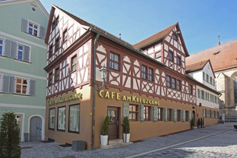 Half-timbered house Cafe am Kreuzgang, market square, Feuchtwangen, Middle Franconia, Franconia,
