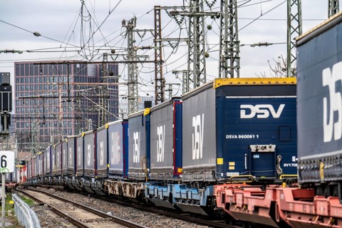 Goods train, on a track west of the main railway station of Frankfurt am Main, track system,