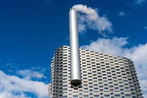CopenHill, waste incineration plant and artificial ski slope, façade, 90 metres high and 400 metre