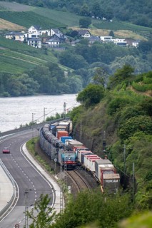 Upper Middle Rhine Valley, railway line on the right bank of the Rhine, goods train line, up to 400