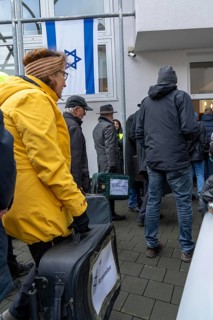 Suitcase march in Recklinghausen, for the 2nd time over 500 people walk through Recklinghausen,