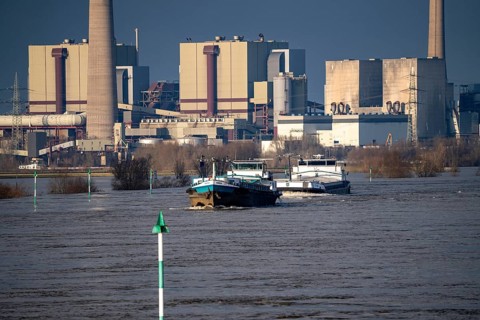 Cargo ships on the Rhine near Rheinberg, in the background the decommissioned Voerde coal-fired