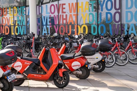 Rental bikes, rental mopeds, rental scooters, various providers, electrically powered, Hafencity