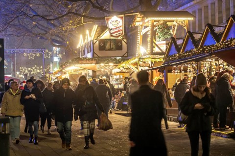 Pre-Christmas period, Christmas market in the city centre of Essen, Kettwiger Straße, North