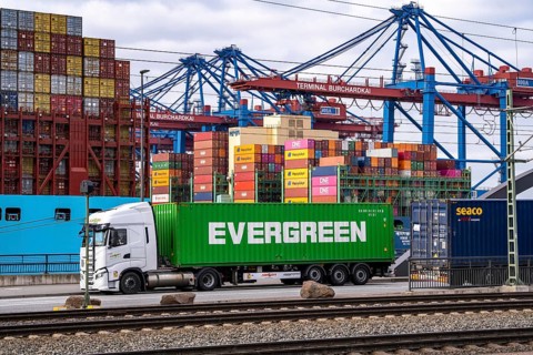 Port of Hamburg, Waltershofer Hafen, container ships, lorries bring and collect freight containers