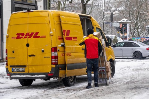 Winter in Frankfurt, DHL delivery vehicles, parcel service, in the banking district, Hesse,