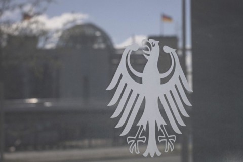 The federal eagle adorns the pane of the Federal Ministry of Education and Research, the Bundestag