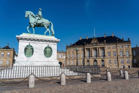 Amalienborg Palace, equestrian monument to Frederik V, Copenhagen, Denmark, Europe