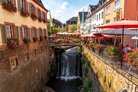 The place Saarburg, at the Saar, at the market, gastronomy at the brook Leuk, waterfall, tired into