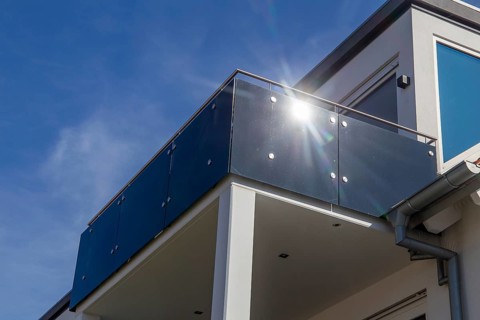 Black balcony railing made of glass and stainless steel