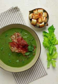 Green mashed soup, with bacon and croutons, homemade, no people