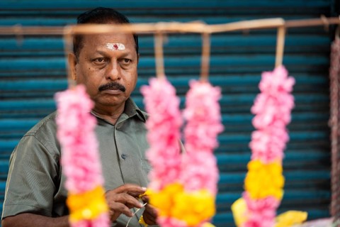 Flower seller, flower garlands, Alappuzha or Alleppy, Kerala, India, Asia