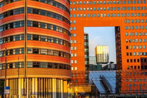 View through the building of the public prosecutor's office, red, on Wilhelminaplein, on the Nieuwe