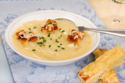 Baden cuisine, South German cuisine, Baden onion soup with crackers, croutons, pieces of bread