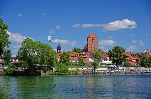Europe, Germany, Mecklenburg-Western Pomerania, Waren an der Müritz, View of the town and St