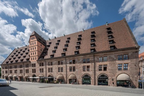 Historic toll hall, built 1498-1502, former granary, Hallplatz 2, Nuremberg, Middle Franconia,