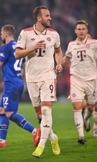 Goal celebration Harry Kane FC Bayern München FCB (09) Joshua Kimmich FC Bayern München FCB (06)