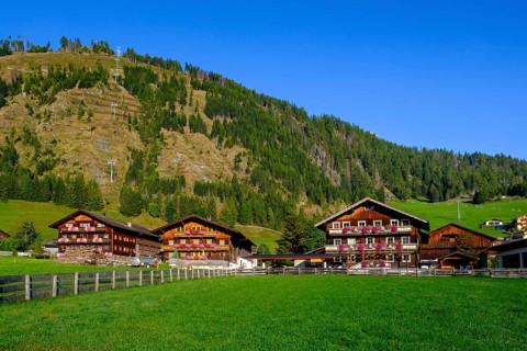Old farmhouses in Grossdorf near Kals am Großglockner, East Tyrol, Austria, Europe