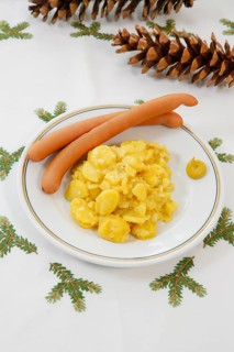 Swabian cuisine, potato salad with string sausages, Wienerle, Wiener sausages, thin boiled sausage,