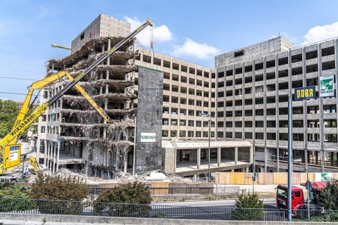 Construction site on Haroldstraße, demolition of a former office building, after complete gutting