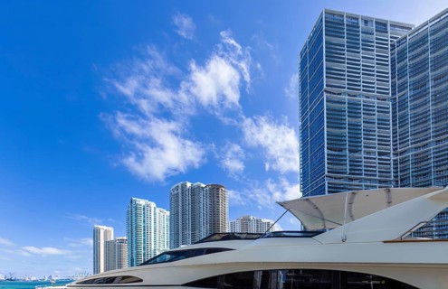 Miami, luxury condominiums located near city financial center, Biscayne Bay and South Beach
