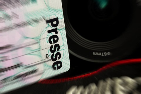 Close-up of a standardised federal press card in front of a camera