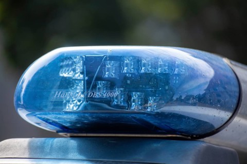 Symbolic image of a police operation: close-up of a flashing blue light on a police car
