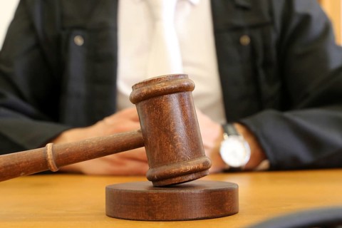 Close-up of a judge's gavel as a symbolic image for a court judgement