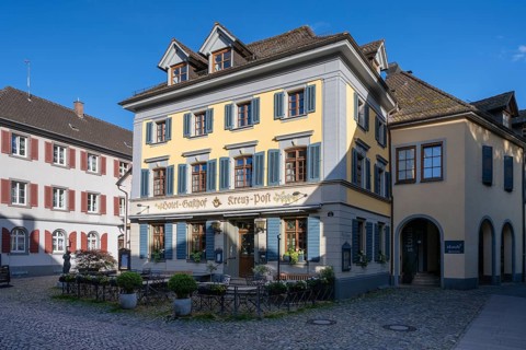 Traditional inn, Hotel Kreuz-Post in the historic old town of Staufen im Breisgau, wine-growing