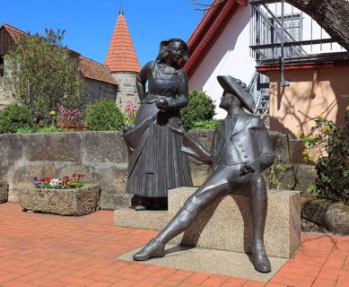 Monument to a pair of traditional costumes by Harro Frey in the vicarage in Effeltrich in