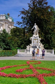 Mozart Monument, Burggarten, Hofburg Imperial Palace Palace, 1st district, Vienna, Austria, Europe