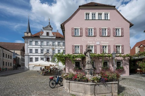 Baroque town hall, inaugurated in 1716, in front Goldene Krone inn with Marienbrunnen fountain,