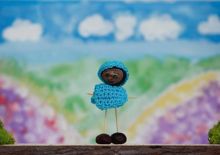 Chestnut figure with hat and jumper in the studio