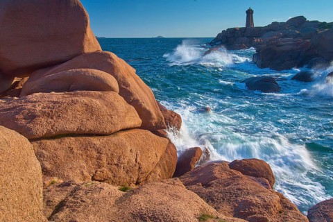Lighthouse, Phare de Mean Ruz or Phare de Ploumanach, in the foreground rocky coastal landscape,
