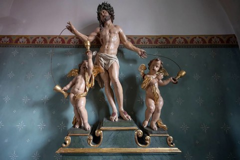 Christ with angel figures, Church of the Holy Blood, Iphofen, Lower Franconia, Bavaria, Germany,