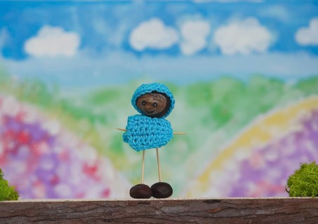 Chestnut figure with hat and jumper in the studio