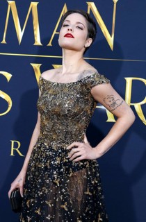 Halsey at the Los Angeles premiere of 'The Huntsman: Winter's War' held at the Regency Village