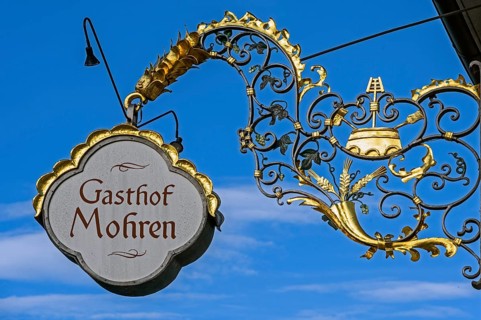 Nose sign from Gasthof Mohren with brewery guild symbols in Bad Wurzach, Allgäu, Baden-Württemberg,