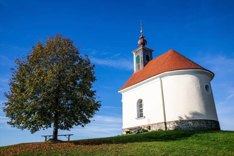 Autumn atmosphere with foliage colouring, Theresienkapelle, Mass Chapel Maria vom Guten Rat,