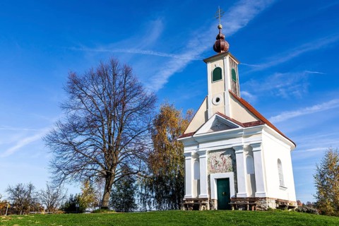 Autumn atmosphere with foliage colouring, Theresienkapelle, Mass Chapel Maria vom Guten Rat,