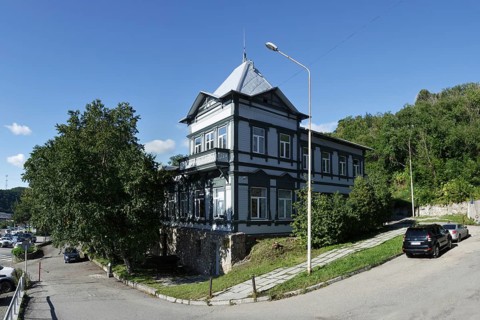 PETROPAVLOVSK-KAMCHATSKY, KAMCHATKA, RUSSIA, SEPTEMBER 7, 2015: View of the old wooden building of