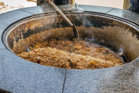 Huge cauldron for pilaf in the center of the pilaf, Tashkent, Uzbekistan, Asia