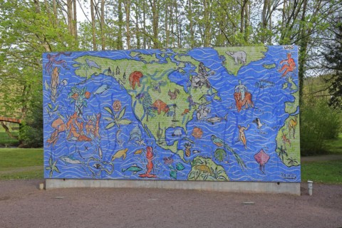 Sculpture Living Planet Square, World Map of Life, by Stefan Szczesny 2000, street art, wall