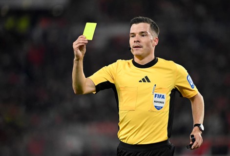 Referee Harm Osmers shows yellow card yellow caution. Gesture Gesture MHPArena, MHP Arena