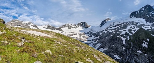 Mountain landscape in the evening light, mountain basin with snow and glacier Floitenkees, summit