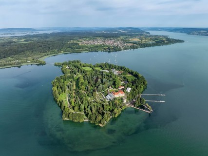 The island of Mainau in Lake Constance with the jetty and the baroque Mainau Castle, built between