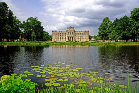 Europe, Germany, Mecklenburg-Western Pomerania, Ludwigslust, Ludwigslust Palace, front with water